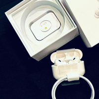 Слушалки на Apple Air Pods 2, снимка 5 - Bluetooth слушалки - 44559761