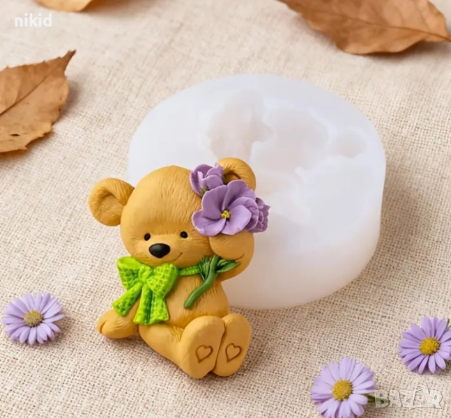 Наклонено Мече държащо цвете силиконов молд форма фондан шоколад гипс смола декор, снимка 1