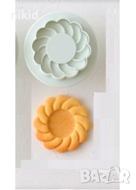 Цвете с дупка линцер пластмасов резец форма тесто фондан сладки, снимка 1