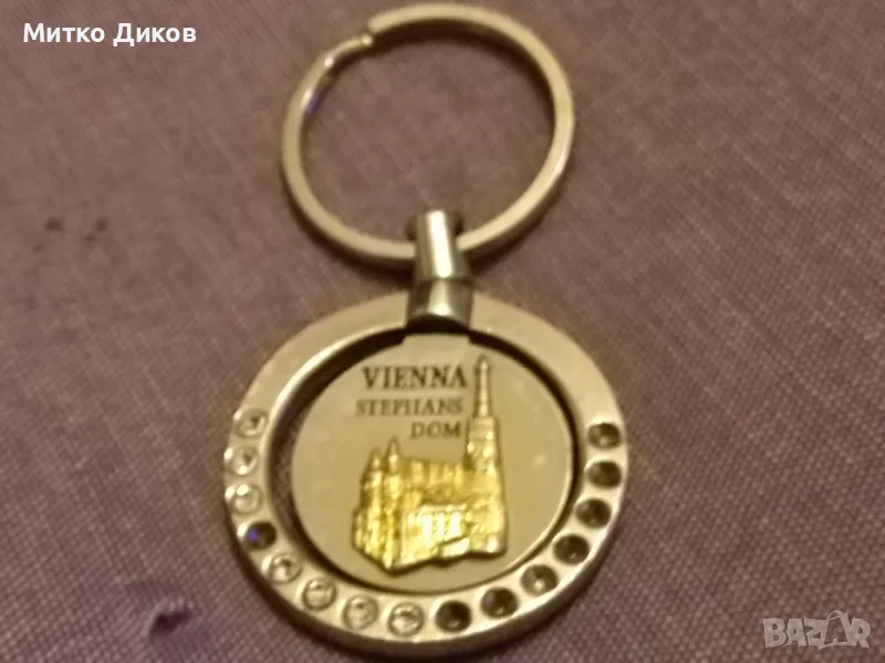 Ключодържател Виена  две лица въртящ се, снимка 1
