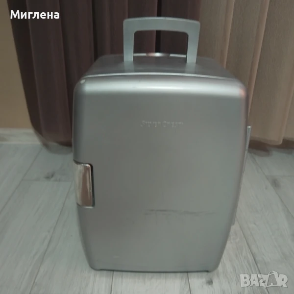 Мини хладилник на 12 и 220 волта, снимка 1