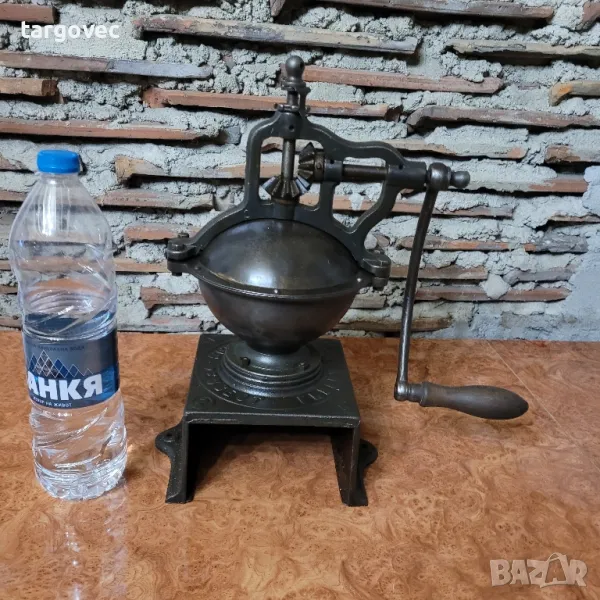 голяма Индустриална мелница за мелене на кафе от началото на миналия век, снимка 1