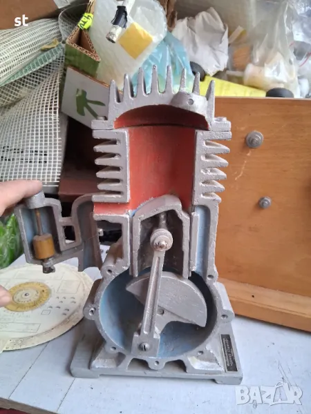 Макет разрез на двигател 2 такт, снимка 1