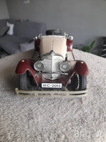Мерцедес  и 2 броя ретро коли