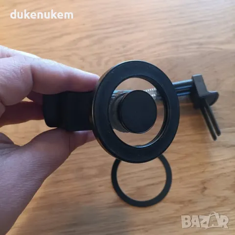 Магнитна стойка за телефон, за кръгли вентилационни отвори за Mercedes, снимка 10 - Аксесоари и консумативи - 50000483