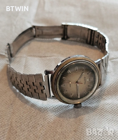 Винтидж съветски часовник VOSTOK (Восток) – механичен, 17 камъка, СССР !