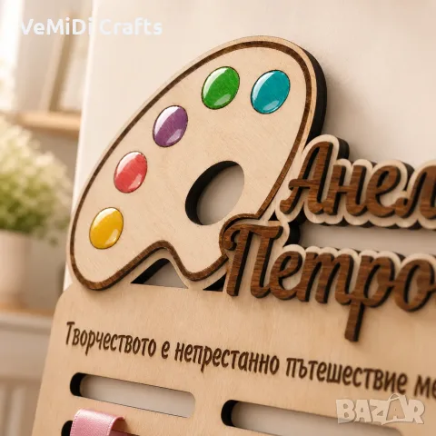 Дървена закачалка за медали от рисуване за момиче, снимка 2 - Сувенири от дърво - 55871430