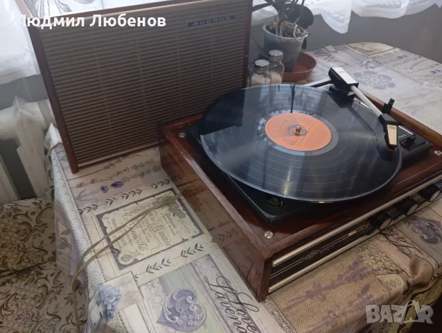 Грамофон Akords Riga от 1975г. с вграден усилвател и говорител , снимка 3 - Грамофони - 56051905
