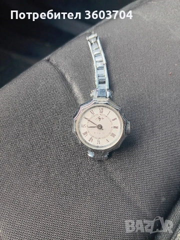 дамски часовник Луч, снимка 2 - Антикварни и старинни предмети - 51862969