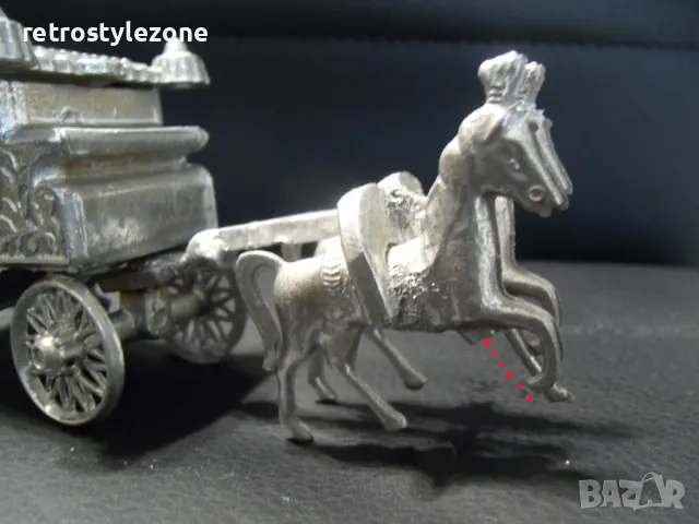 № 7723 стар сувенир - Каляска   - синтетика   - размер 13,5 / 5,5 / 4,5 см   - соц.период / България, снимка 4 - Други ценни предмети - 47568723