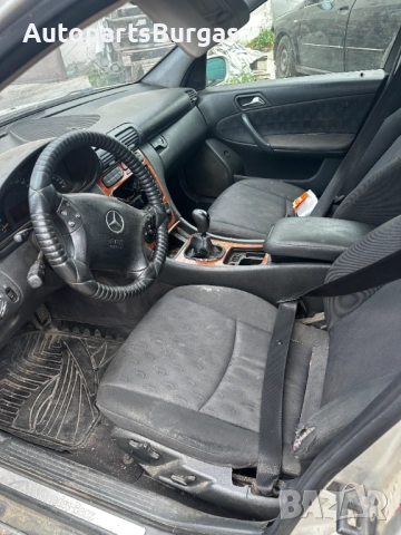 На Части! Мерцедес/Mercedes C220 w203 2003г, снимка 4 - Автомобили и джипове - 52597752
