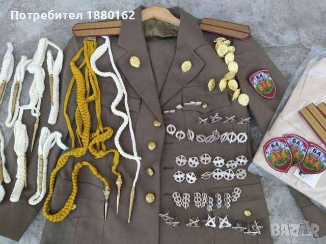 Парадни униформи , снимка 7 - Антикварни и старинни предмети - 52231696