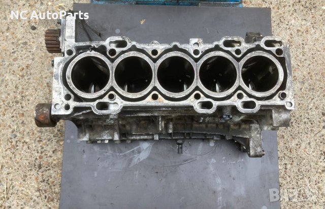 Цилиндров блок за Volvo Волво XC70 XC90 2.4 дизел 163 8653865 2005, снимка 4 - Части - 42705467