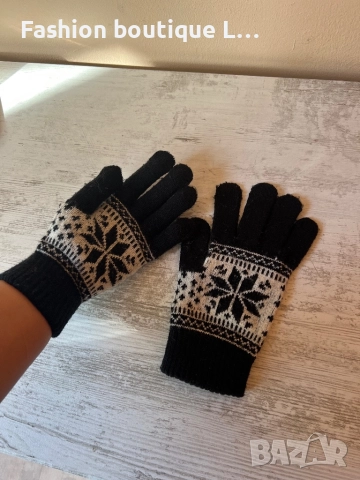 Дамски плетени черни ръкавици с бели снежинки 🖤🤍🖤🤍🖤, снимка 3 - Ръкавици - 52178375