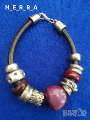 Кожена гривна с метални и керамични елементи, снимка 2 - Гривни - 51793147