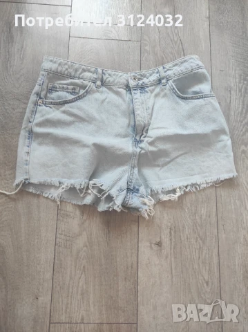 Продавам къси дънкови панталонки 