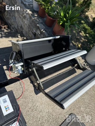 Електрическа Двойна Степенка  LiPPERT Project 2000 за MORELO Reisemobile  (Неразличима от нова) , снимка 16 - Къмпинг мебели - 51801559