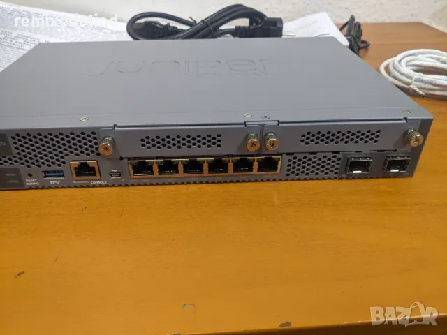 Нов Router Gateway Juniper SRX320 POE, снимка 3 - Рутери - 48763202