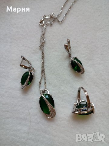 Сребърен комплект със зелени кристали, снимка 2 - Бижутерийни комплекти - 34544802