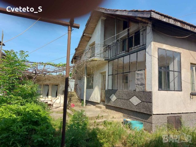 Двуетажна къща с 3500 кв. м. земя, снимка 2 - Къщи - 41044691
