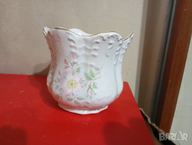 Порцеланова саксия