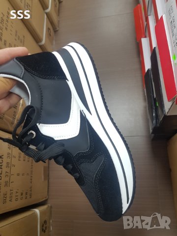 Обувки, снимка 2 - Дамски ежедневни обувки - 41586510