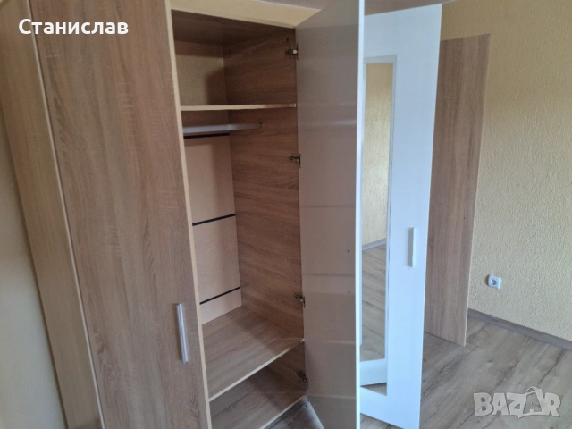 Гардероб четири крилен, снимка 2 - Гардероби - 53374709