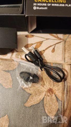 Безжични слушалки Marshall Motif ANC, снимка 4 - Bluetooth слушалки - 53867330