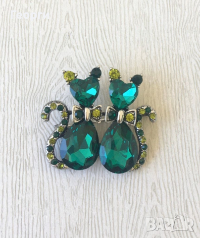 Много рядка брошка с големи камъни Сваровски, снимка 5 - Други ценни предмети - 36468822