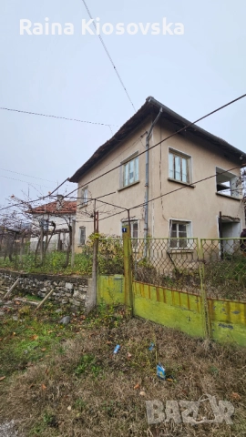 Продава се двуетажна къща с дворно място от 658 кв.м.в с.Замфирово Община Берковица , снимка 4 - Къщи - 52565009