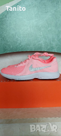 Нови оригинални дамски маратонки Nike , снимка 4 - Маратонки - 36403690