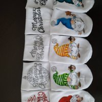 Ръчно рисувани коледни чорапи, снимка 1 - Коледни подаръци - 42129412