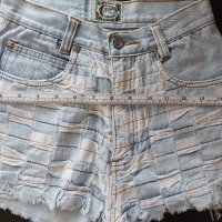 Дамски къси дънкови панталонки р-р XS, снимка 4 - Къси панталони и бермуди - 41631143