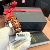 Daniel Wellington Дамски часовник с кожена каишка, снимка 4 - Дамски - 42713238