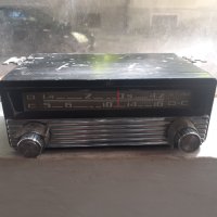 Старо руско ретро радио за москвич, снимка 1 - Антикварни и старинни предмети - 40980323