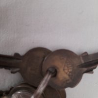 Стари ключове и мини катинарче, снимка 4 - Други ценни предмети - 40612444