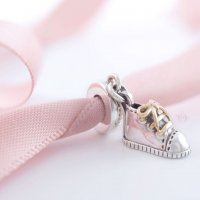 Талисман Pandora сребро 925 Baby Shoe Dangle Charm, снимка 2 - Гривни - 39439436