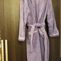 Кралски халат най-високо качество - хладко лилаво със стилна шевица, снимка 1 - Други - 39217671