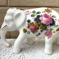 Красив порцеланов слон от Англия, снимка 2 - Антикварни и старинни предмети - 44437485