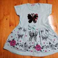 Нова детска рокля с пеперуди с къс ръкав. , снимка 1 - Детски рокли и поли - 36262233