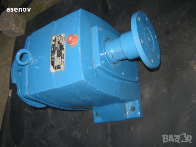 редуктор, снимка 2 - Резервни части за машини - 35994022