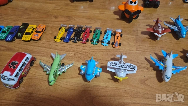 Колички, камиончета, самолети, снимка 9 - Коли, камиони, мотори, писти - 51254020