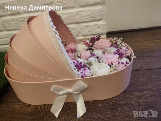 Голям букет от соеви свещи в кутия Бебешка количка 