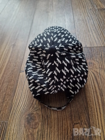 Страхотна шапка с козирка KARL LAGERFELD , снимка 4 - Шапки - 52848668