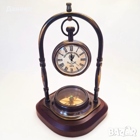 Настолен бронзов часовник с дървена основа и компас 