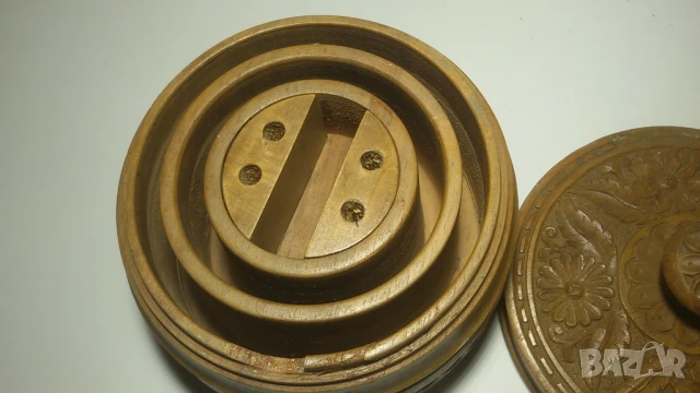 Кръгла дървена кутийка с кръгли отделения, снимка 7 - Антикварни и старинни предмети - 51005866