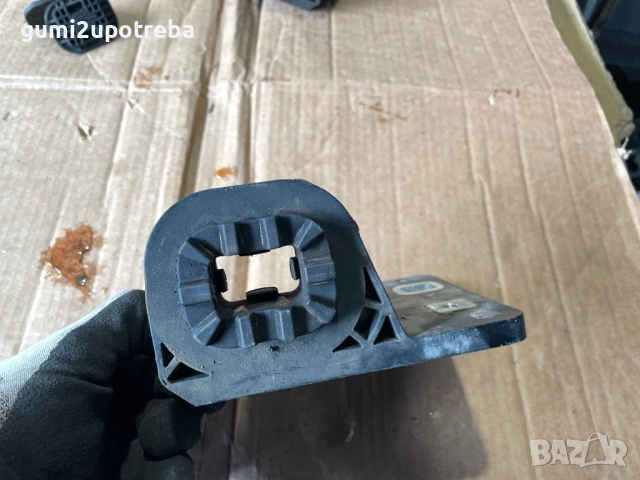 Скоба Държач Радиатор Дясно 1EA121367F Volkswagen ID.3 E11 PRO, снимка 2 - Части - 53615983