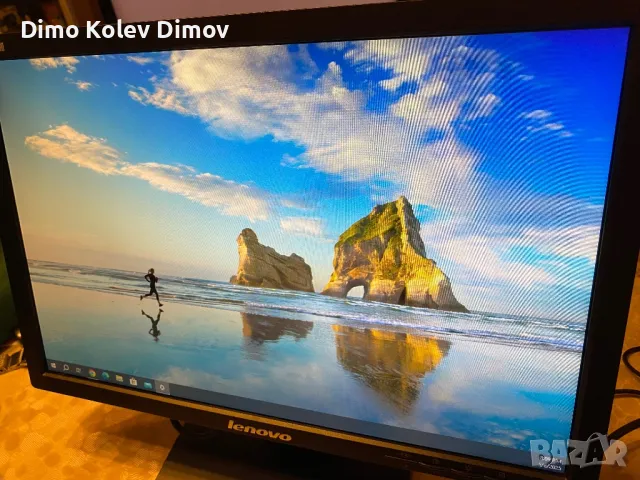 Монитор LENOVO 19” Като чисто нов!, снимка 3 - Монитори - 50180620