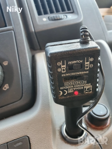 Универсално зарядно , снимка 2 - Аксесоари и консумативи - 51760500