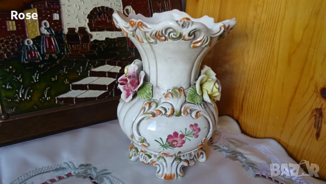 Ваза  Bassano Italy с четири рози и цветен декор., снимка 3 - Декорация за дома - 50971727